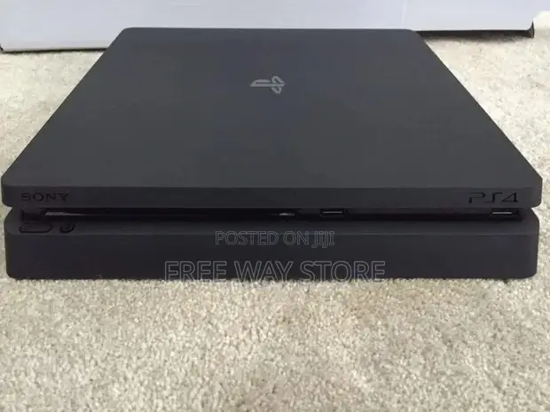 PlayStation 4 Slim - Used - 1