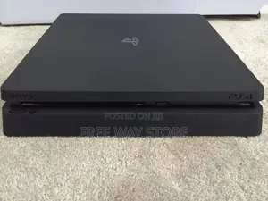 PlayStation 4 Slim - Used