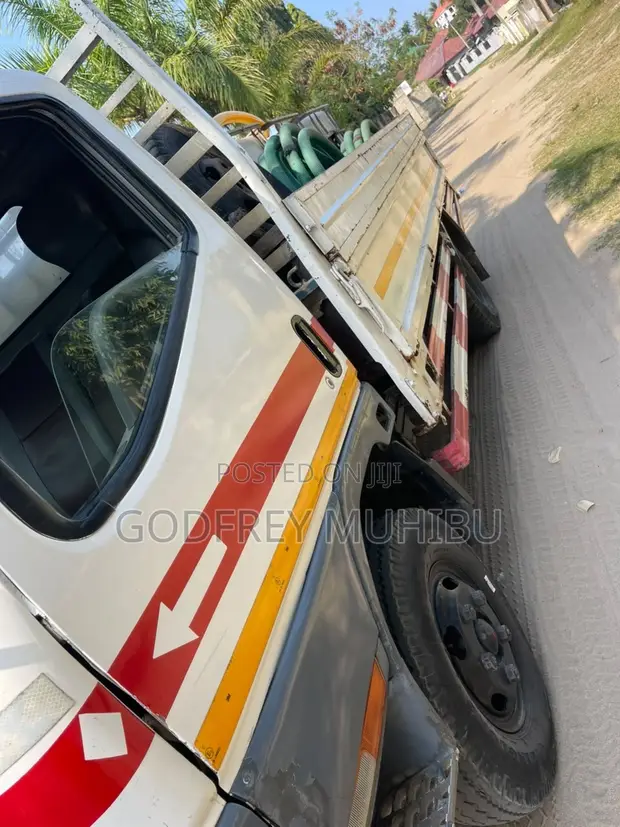 Mitsubishi Canter Lori Ndogo - Imetumika - 1