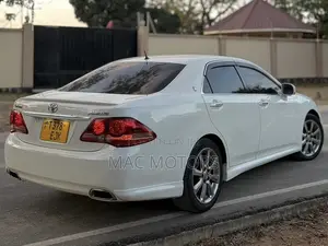 Toyota Crown Athlete 2009 White