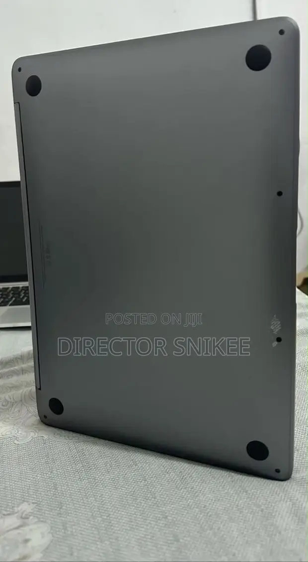 Apple MacBook 2020 M1 16GB RAM 256GB SSD - 1
