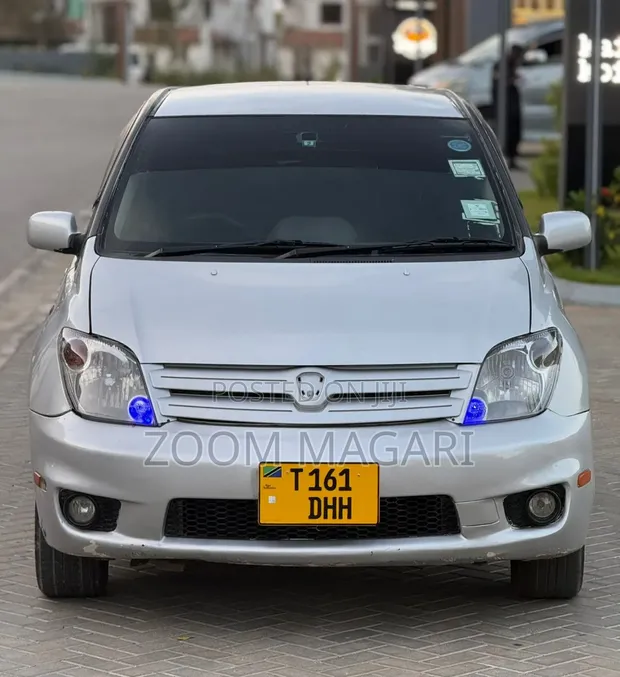 Toyota IST 2003 Silver - 1