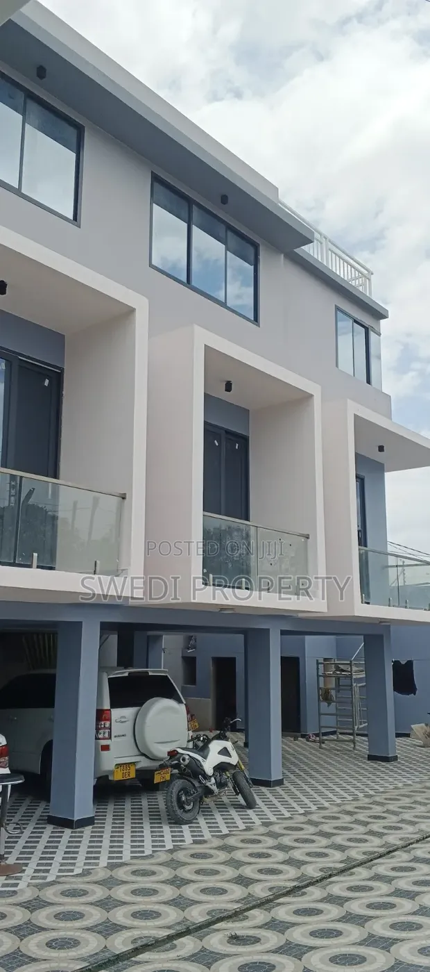 Furnished 1-Bedroom Apartment in Oyster Bay for Rent - 1