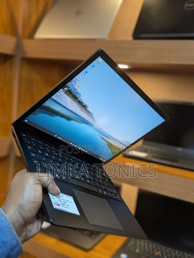 Microsoft Surface Laptop 3 - 8GB RAM, Intel Core i5, 256GB SSD - 1