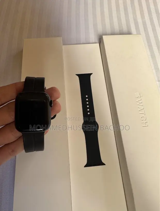 Apple Watch Series 7 42mm - 1