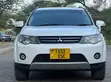 Mitsubishi Outlander 2011 White - 3
