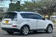 Mitsubishi Outlander 2011 White - 4