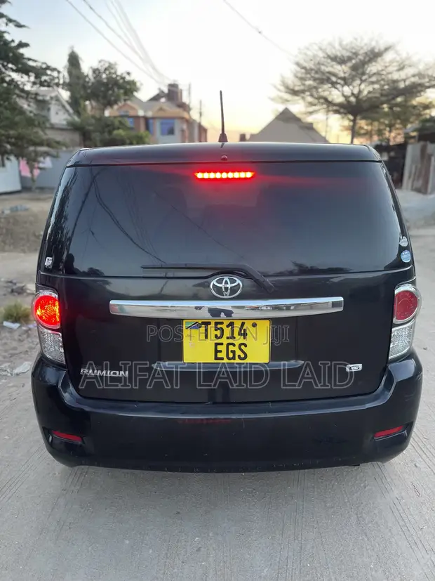 Toyota Rumion 1.5 FWD 2023 Nyeusi - 1