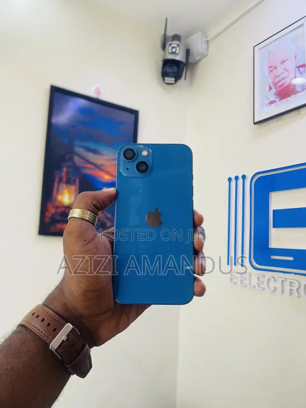Apple iPhone 13 128GB Blue - 1