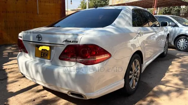 Toyota Crown 2009 White - 1