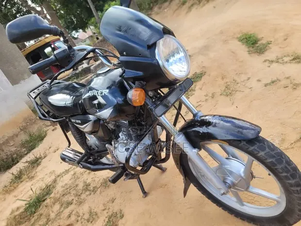 Bajaj Boxer 125 2026 Black - 1