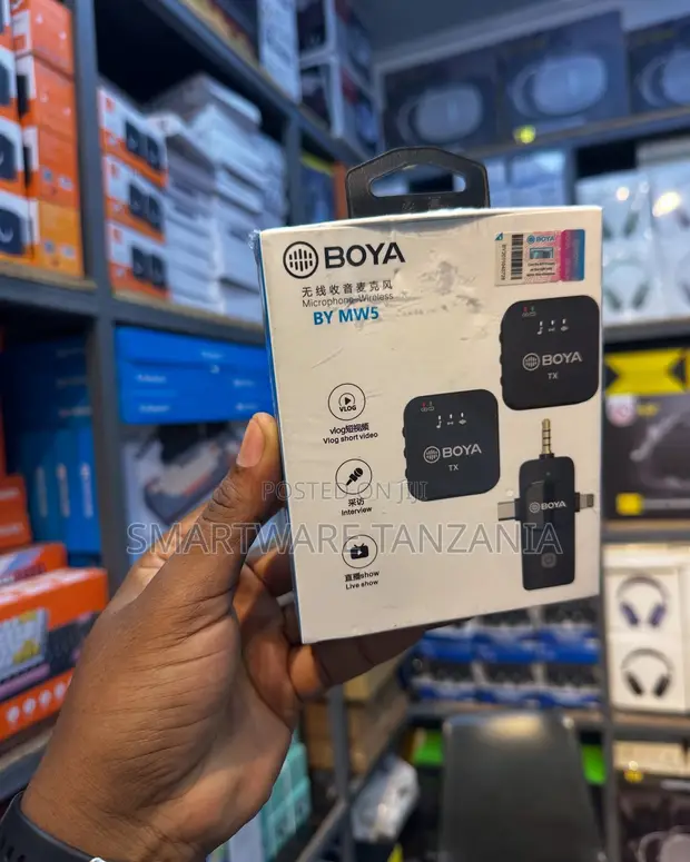 Boya BY-MW5 Wireless Microphone System - 1