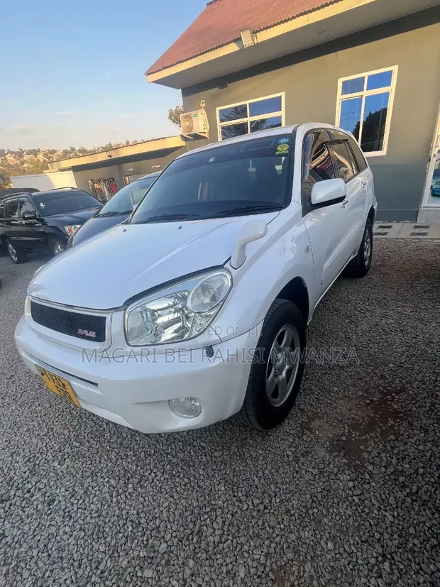 Toyota RAV4 1.8 SUV 2005 White - 1