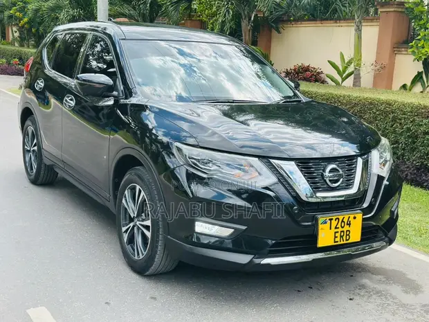 Nissan X-Trail 2.0 Petrol AWD 2017 Black - 1