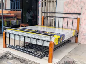 Kitanda Kipya cha Skyline Furniture Ukubwa wa Queen na Godoro la Fiber la Inch 5/6