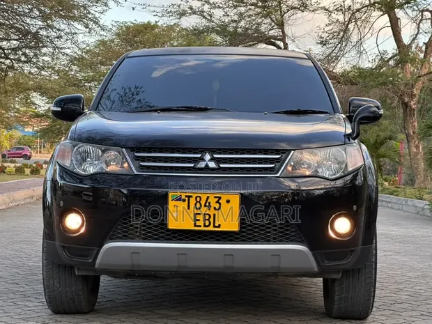 Mitsubishi Outlander 2011 Black - 1