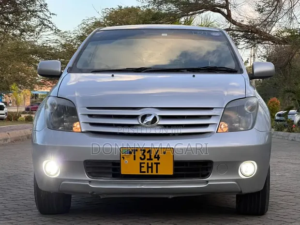 Toyota IST 2006 Silver - 1