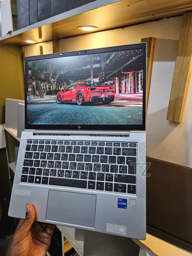 HP EliteBook 830 G8 Laptop: Core i5, 8GB RAM, 256GB SSD - 1