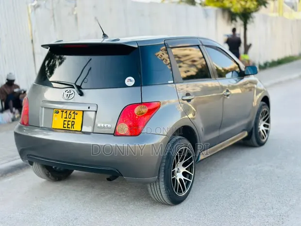 Toyota IST 2005 Gray - 1