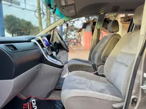 Toyota Alphard 2004 Gold