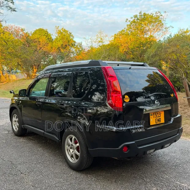 Nissan X-Trail 2010 Black - 1