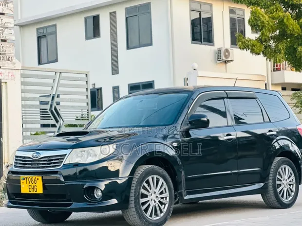 Subaru Forester 2010 Black - 1