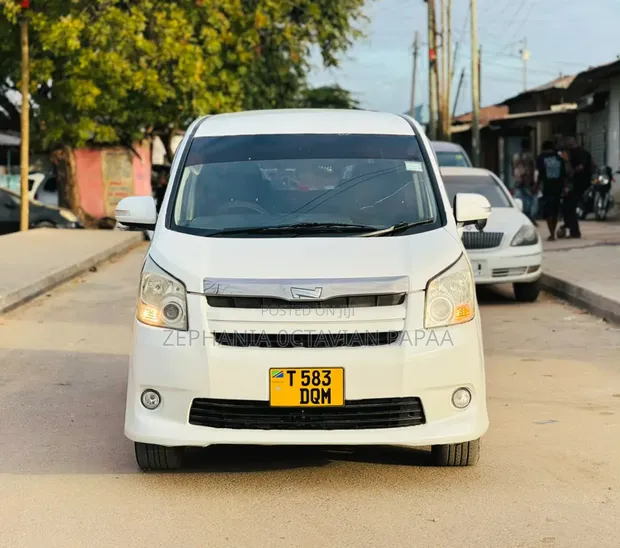 Toyota Noah 2008 White - 1
