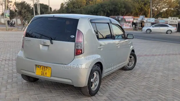 Toyota Passo 1.3 FWD 2004 Silver - 1