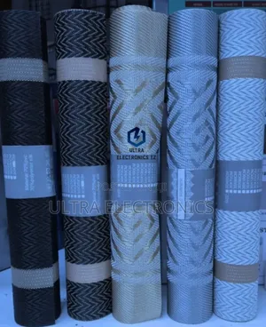 Classic Table Runner and 6 Table Mats Set