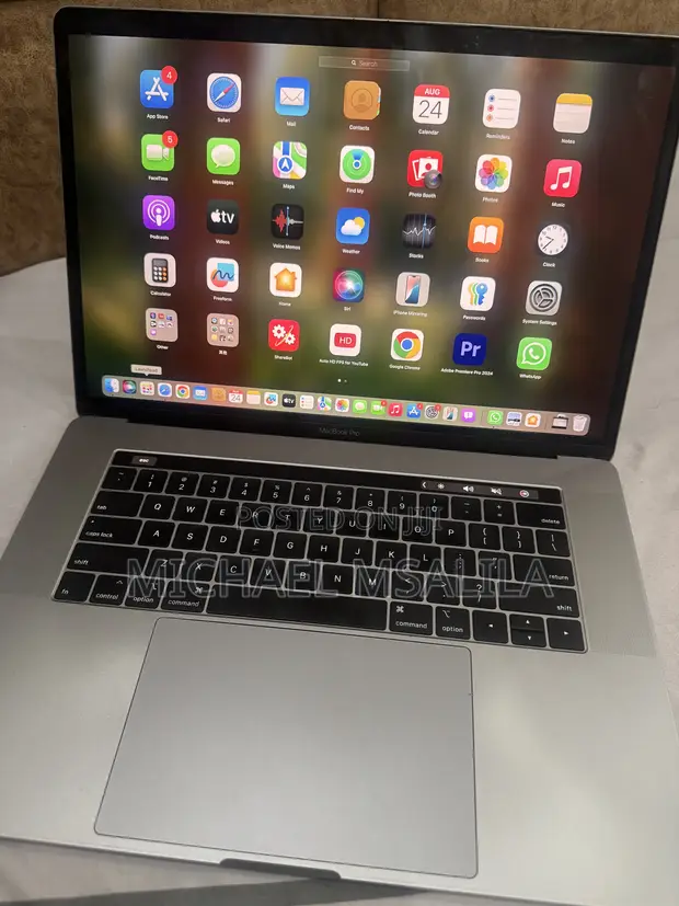 Apple MacBook Pro 2019 15" Intel Core i7 16GB RAM 256GB SSD - 1