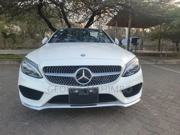 Mercedes-Benz C200 2014 - Pearl White - 1
