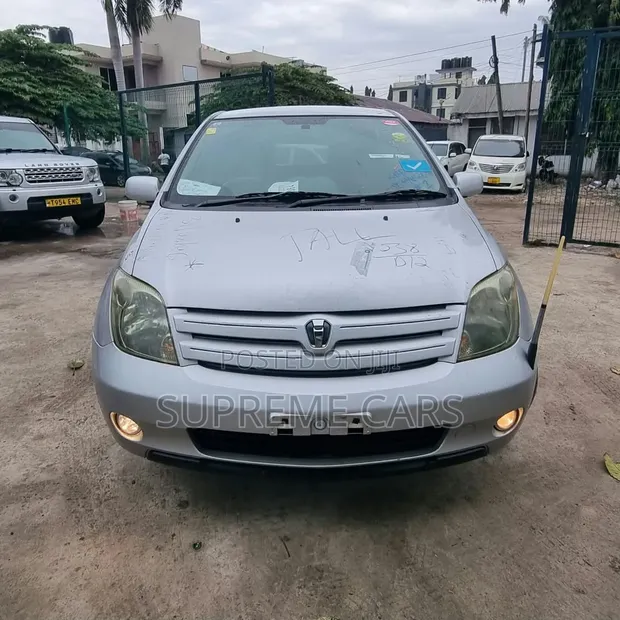 Toyota IST 2003 Silver - 1
