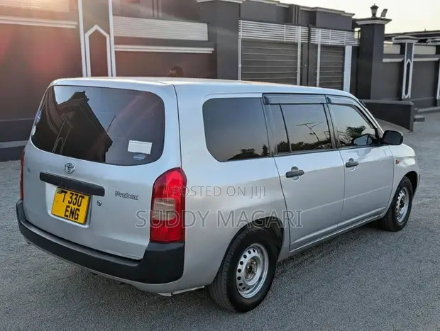 Toyota Probox 2005 Silver - 1