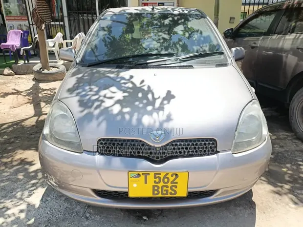 Toyota Vitz 2001 Silver - 1