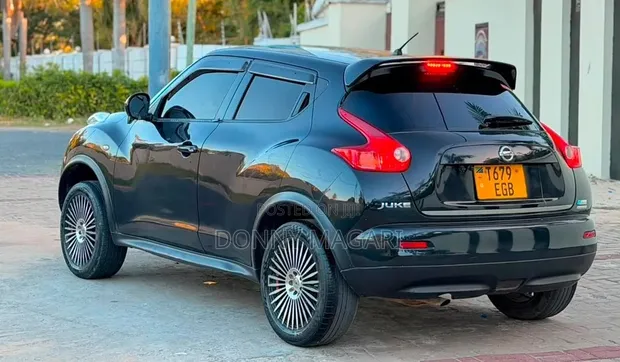 Nissan Juke 2011 Nyeusi - 1