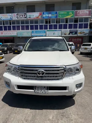 Toyota Land Cruiser V8 2012