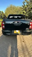 Toyota Hilux 2022 Black - 2