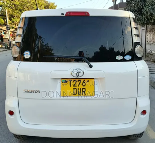 Toyota Sienta 2006 Nyeupe - 1