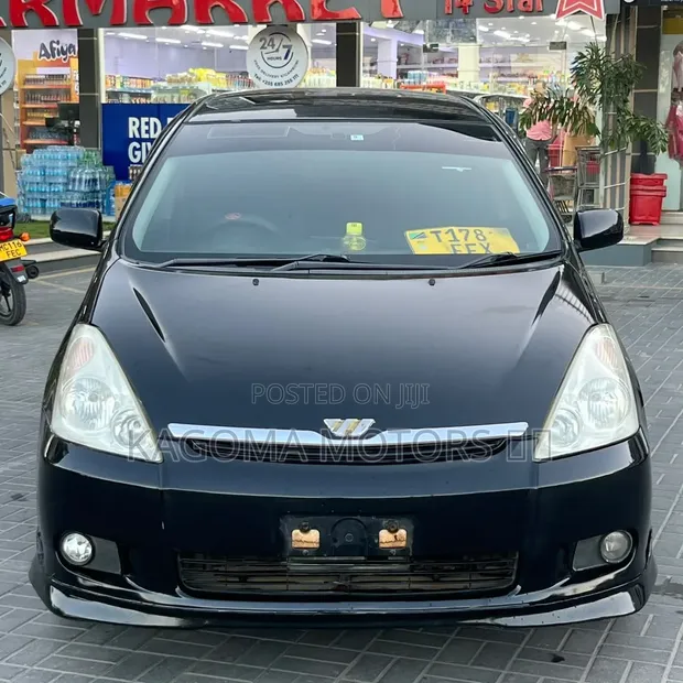 Toyota Wish 2005 Nyeusi - 1