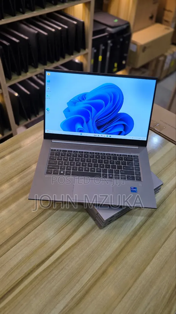 Laptop HP ZBook Studio G8 - Intel Core i7, 16GB RAM, 512GB SSD - 1