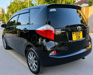Toyota Ractis 2012 Nyeusi