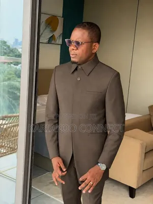Ricardo Brown Modern Executive Suit