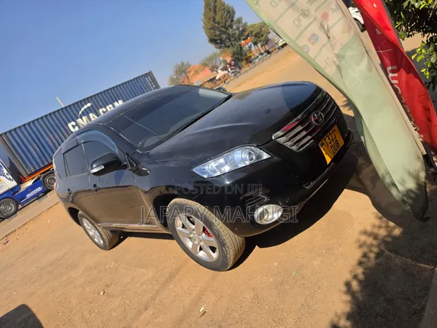 Toyota Vanguard 2012 Black - 1