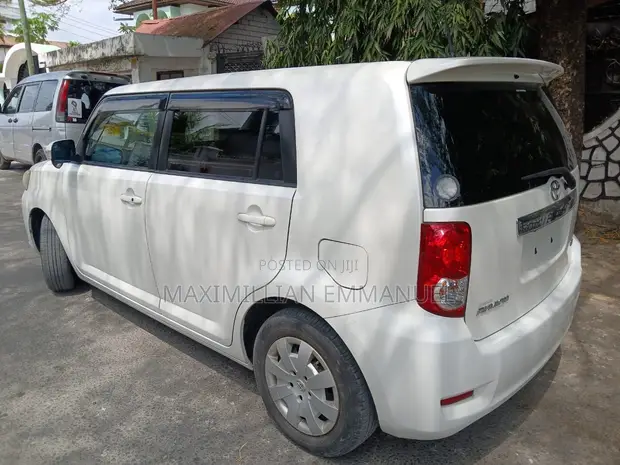 Toyota Corolla Rumion 2009 - White - 1