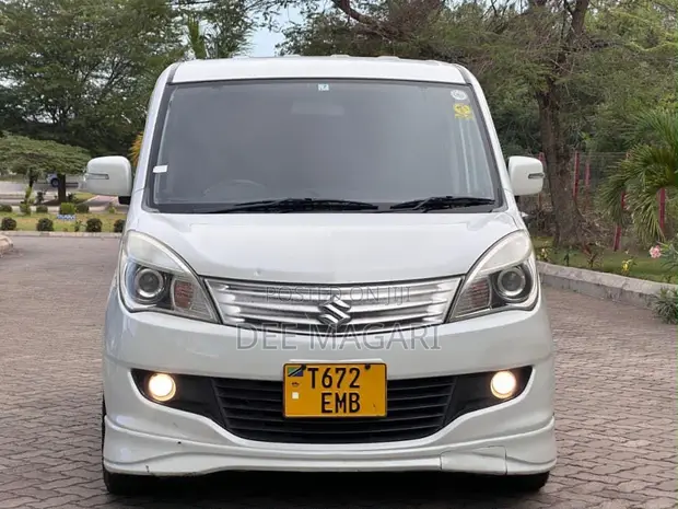 Suzuki Solio 2010 White - 1
