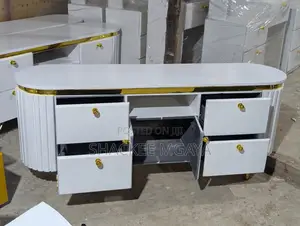 Showcase Case White 5 Fut TV Stand