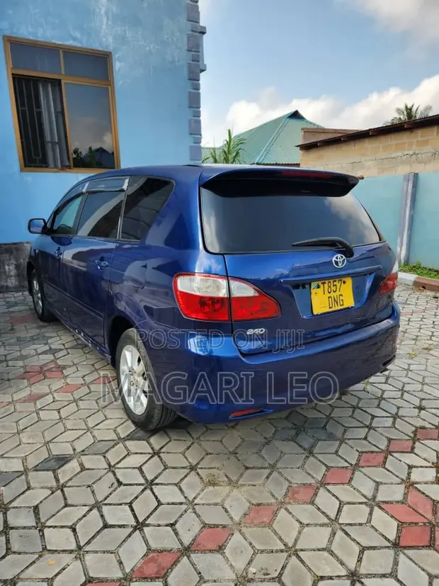 Toyota Ipsum 2005 Blue - 1