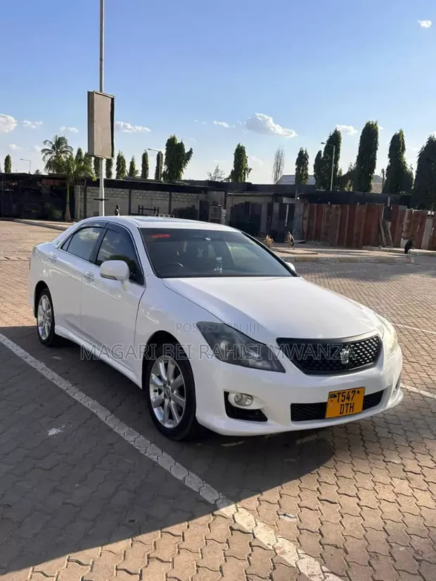 Toyota Crown 2009 White - 1