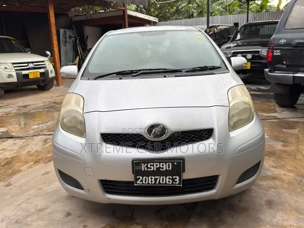 Toyota Vitz 2007 Silver - 1