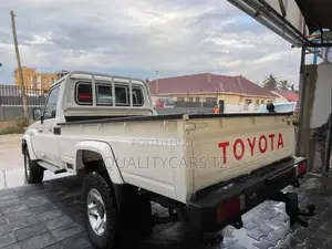 2016 Toyota Land Cruiser HZJ79 Pickup